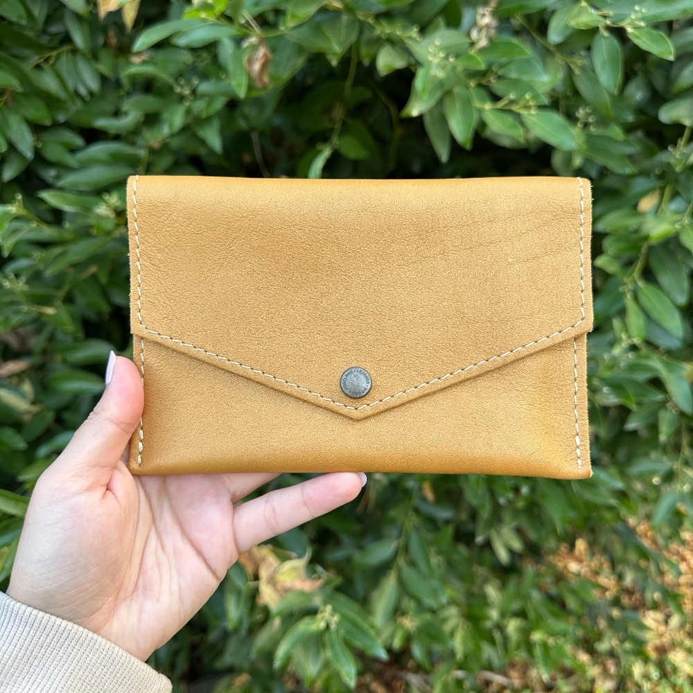 BNNU: Envelope Snap pouch in Honeycomb (Portland Leather Goods)